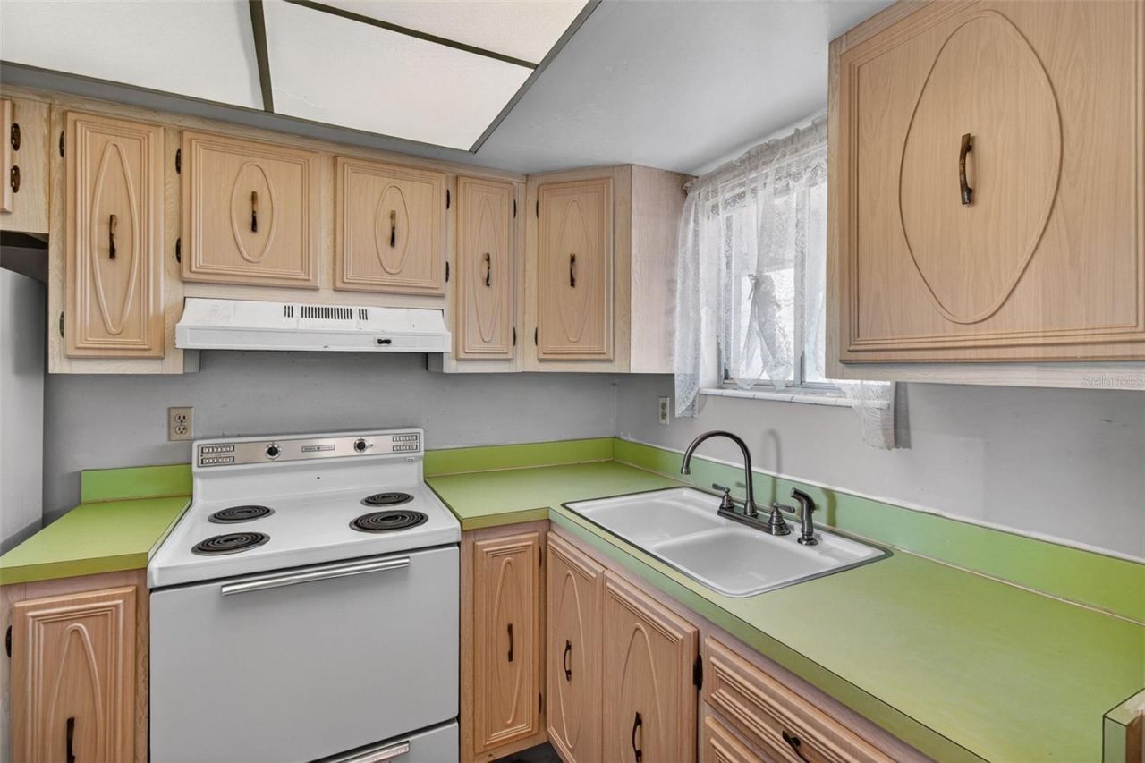 801 83rd Avenue N, Unit 508, Saint Petersburg, FL 33702 Photo