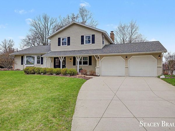 3045 Meadow Way Street SE, Grand Rapids, MI 49546