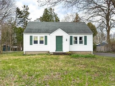 12 Sherrill Lane, New Hartford, NY 13413