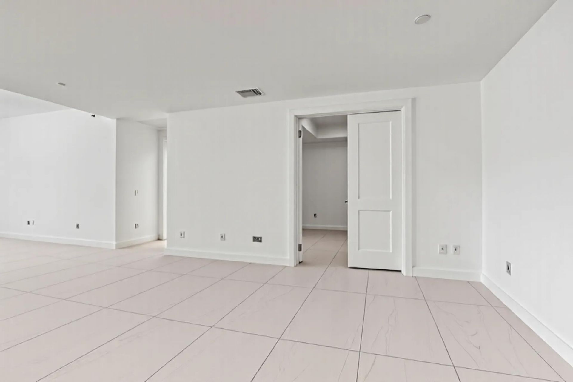 153 N Seabreeze Boulevard, Unit 1601, Fort Lauderdale, FL 33304 Photo