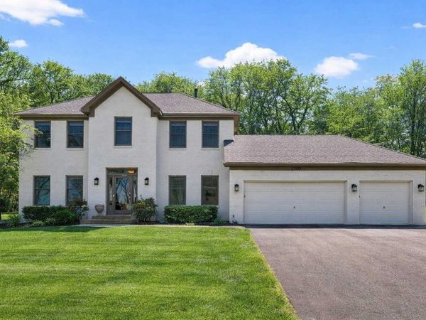 2536 Bridle Creek Trail, Chanhassen, MN 55317