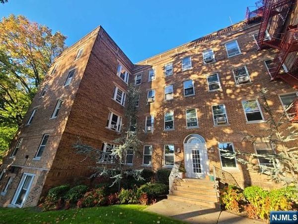 250 Broad Avenue 2E, LEONIA, NJ 07605