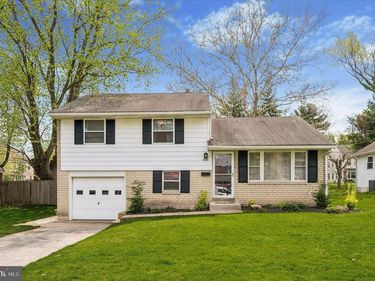 2920 LARKSPUR LANE, SECANE, PA 19018