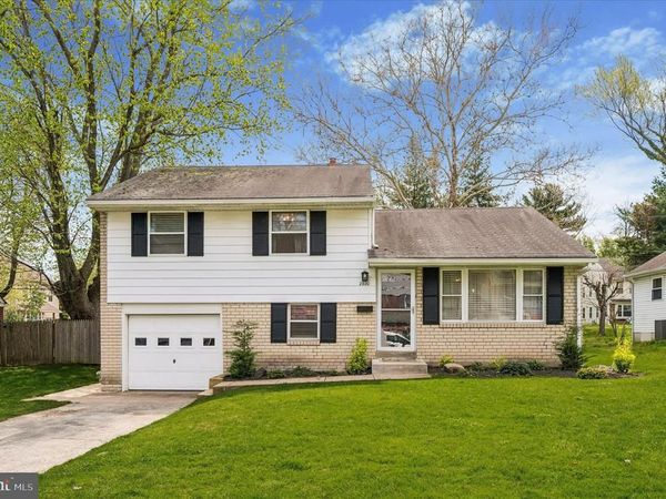 2920 LARKSPUR LANE, SECANE, PA 19018