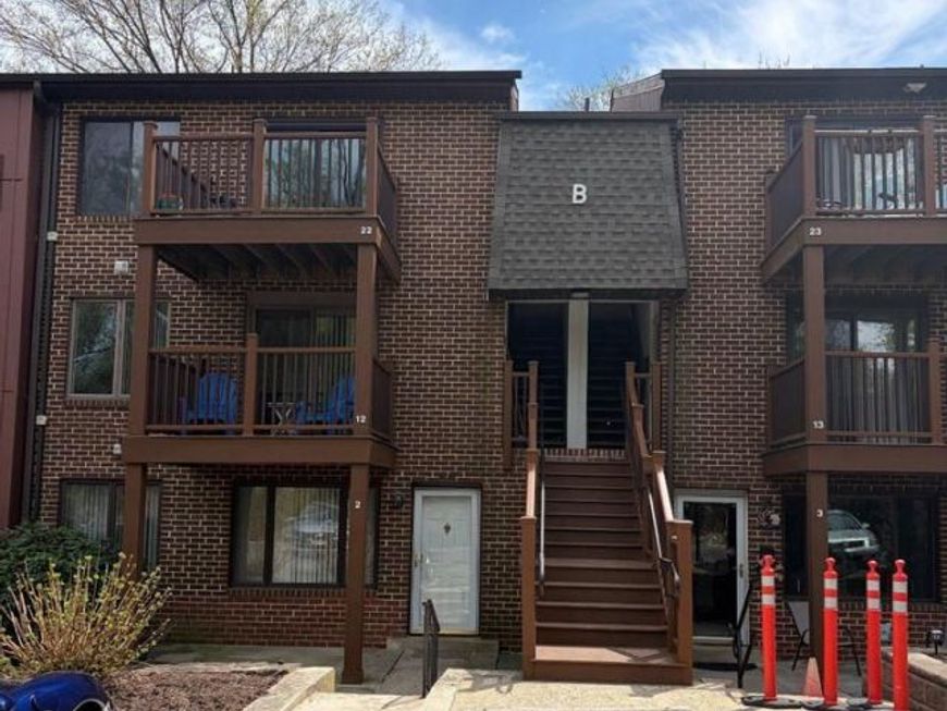 5200 B22 Hilltop Drive, Brookhaven, PA 19015 Main Photo