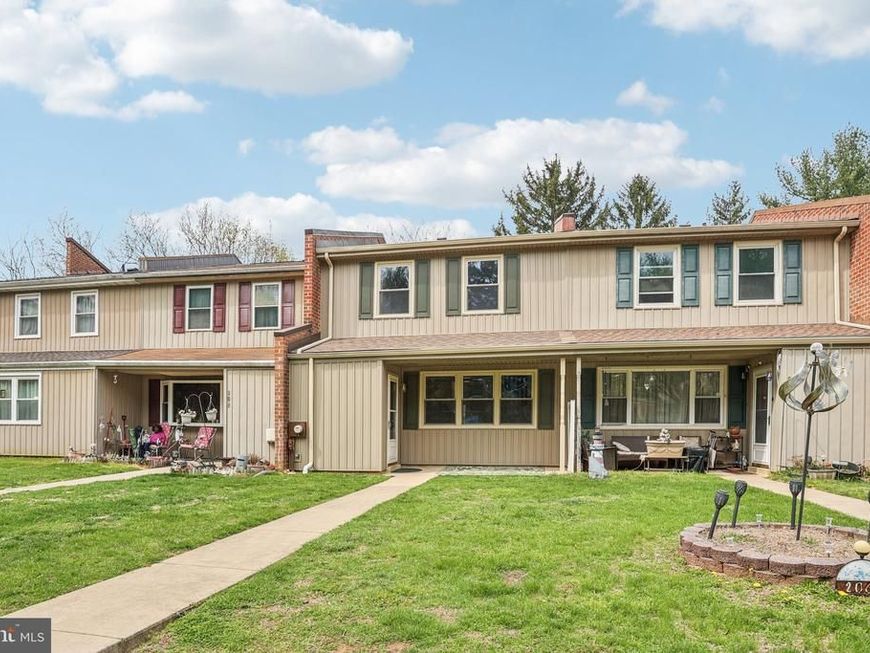 207 Westbury Court, Unit 122, Downingtown, PA 19335 Main Photo