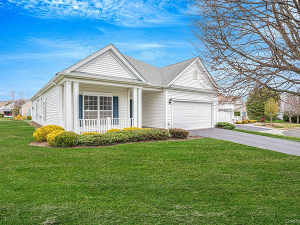 16 Oakhurst Court, Mount Sinai, NY 11766