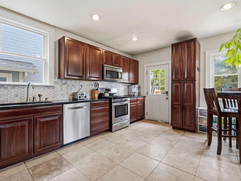 34 E Longview Avenue, Columbus, OH 43202 Photo 21