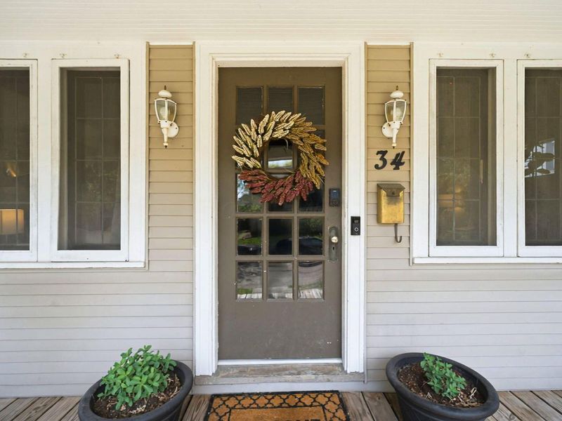 34 E Longview Avenue, Columbus, OH 43202 Photo 3