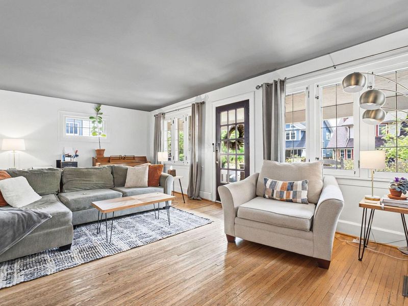 34 E Longview Avenue, Columbus, OH 43202 Photo 9