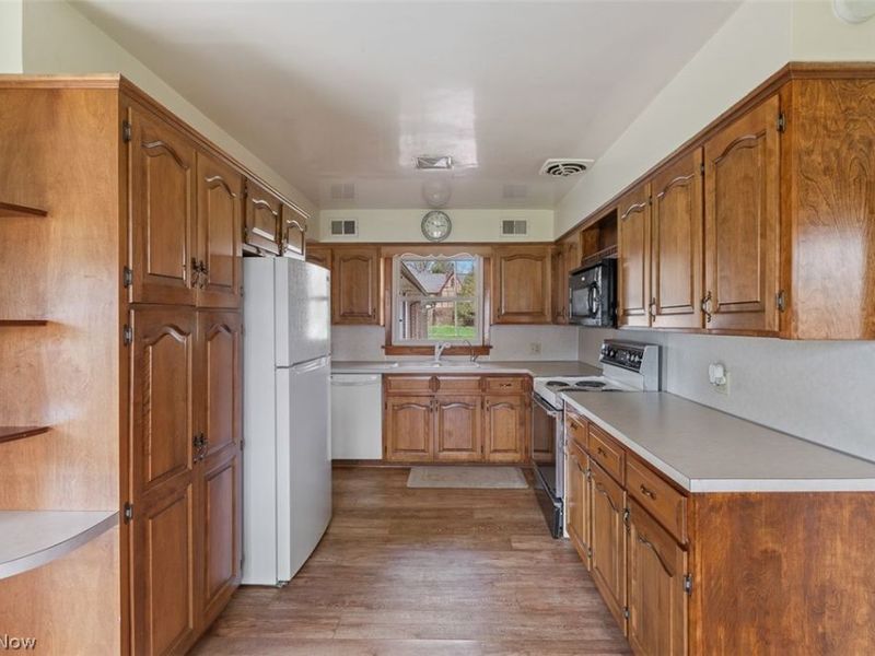 314 E Paradise Street, Orrville, OH 44667 Photo 9