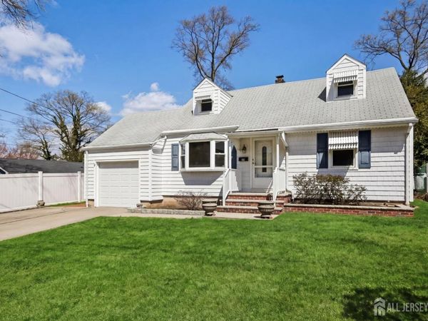 44 Colonia Place, Colonia, NJ 07067