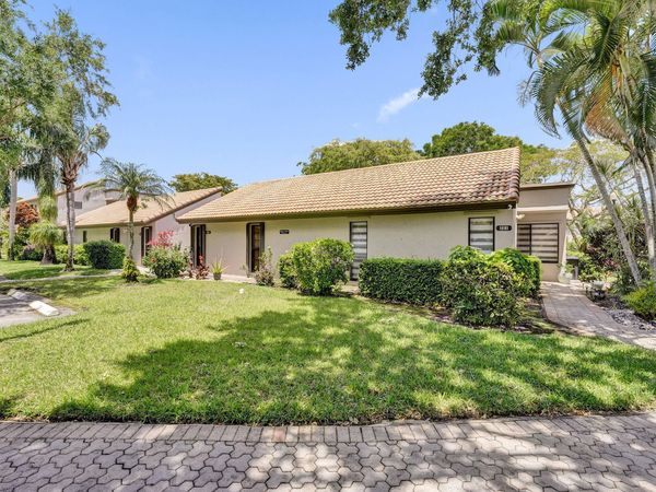 9707 N New River Canal Road, Unit 221, Plantation, FL 33324