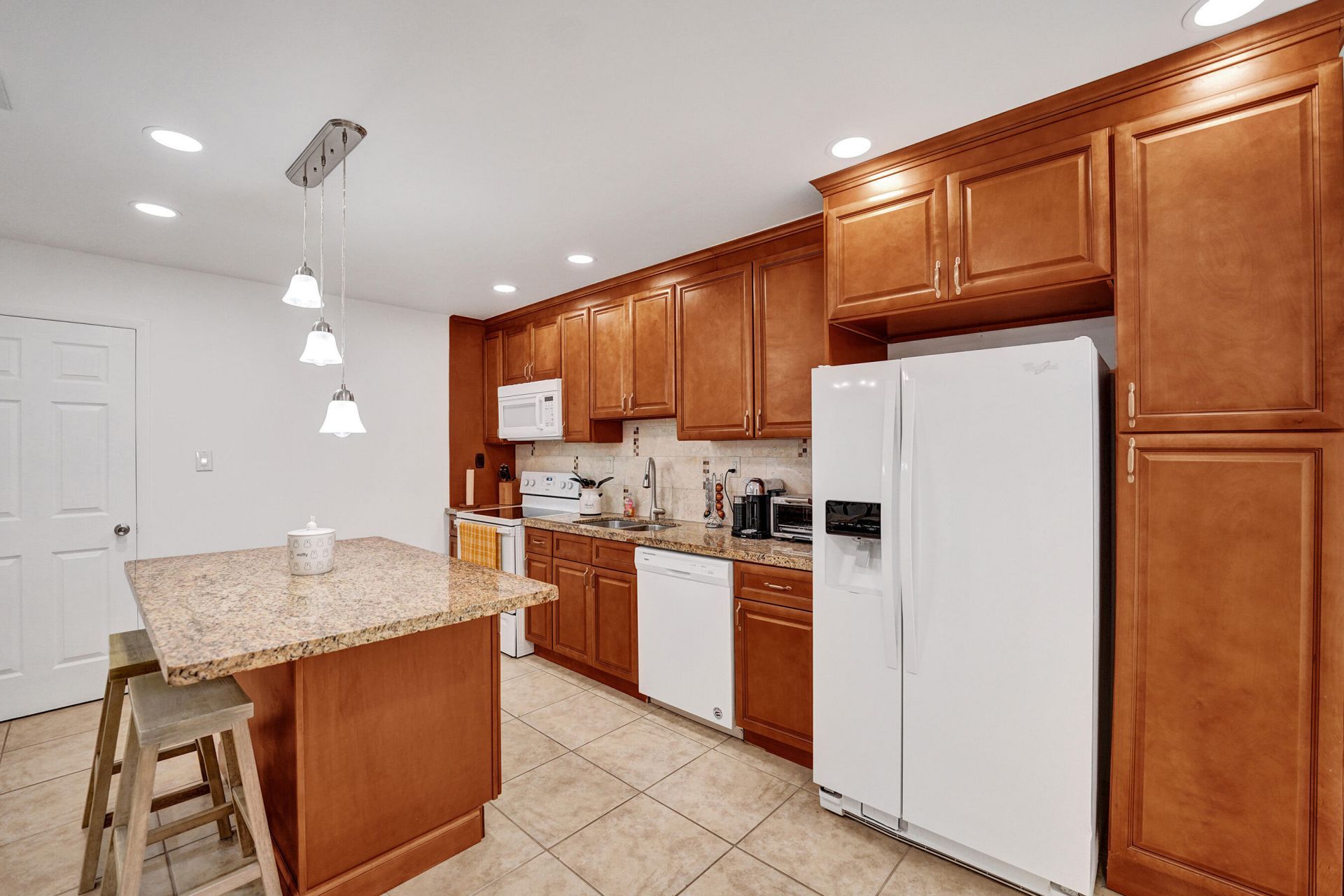 9707 N New River Canal Road, Unit 221, Plantation, FL 33324 Photo