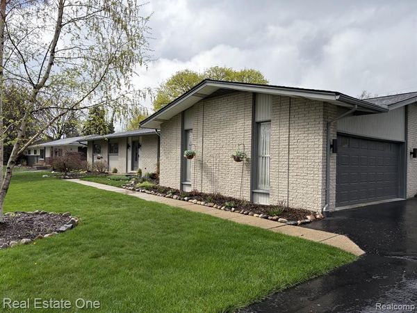 1115 Torpey Drive, Troy, MI 48083