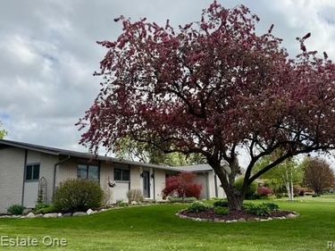 1115 Torpey Drive, Troy, MI 48083