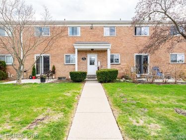 801 W Long Lake Road, Bloomfield Hills, MI 48302