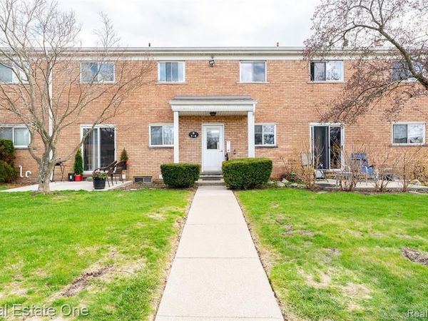 801 W Long Lake Road, Bloomfield Hills, MI 48302