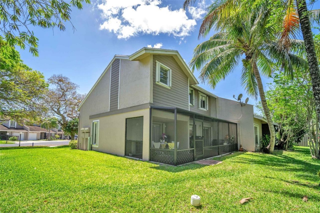 15743 Woodgate Pl , Unit E, Sunrise, FL 33326 Photo