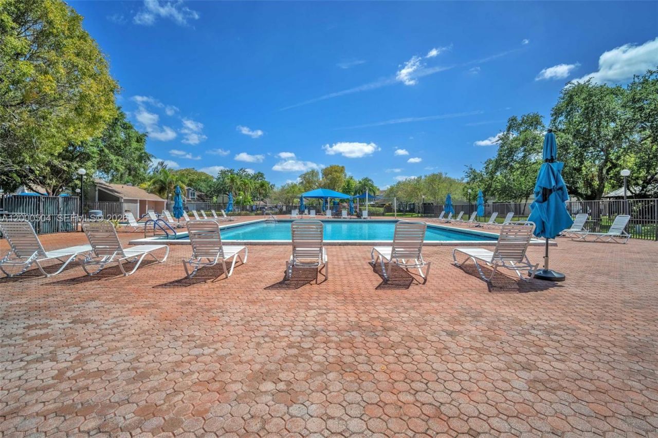 15743 Woodgate Pl , Unit E, Sunrise, FL 33326 Photo