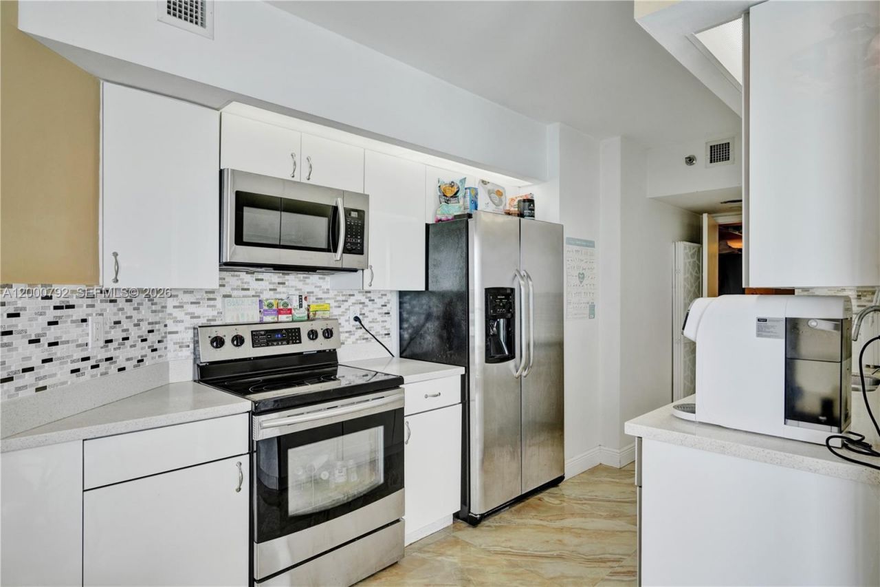 16485 Collins Ave , Unit 832, Sunny Isles Beach, FL 33160 Photo