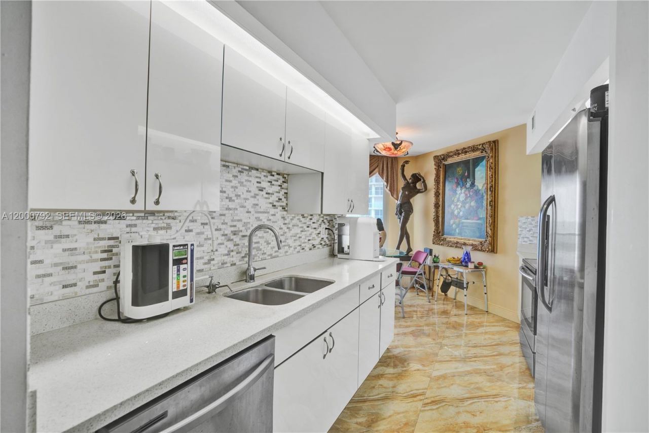 16485 Collins Ave , Unit 832, Sunny Isles Beach, FL 33160 Photo