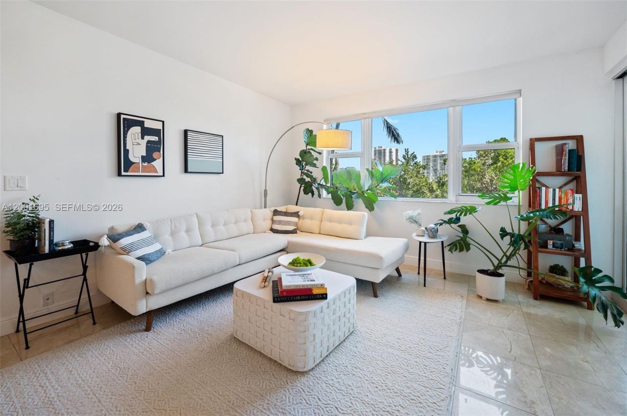 20000 E Country Club Dr, Unit 314, Aventura, FL 33180 Photo