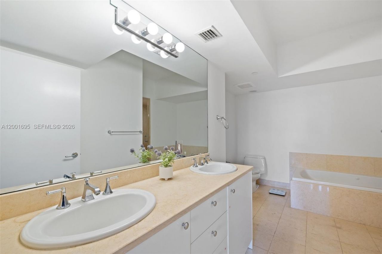 20000 E Country Club Dr, Unit 314, Aventura, FL 33180 Photo