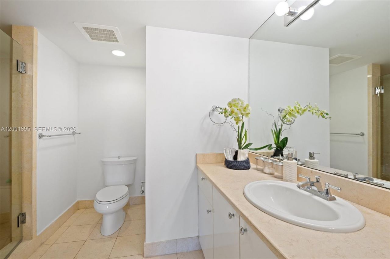 20000 E Country Club Dr, Unit 314, Aventura, FL 33180 Photo