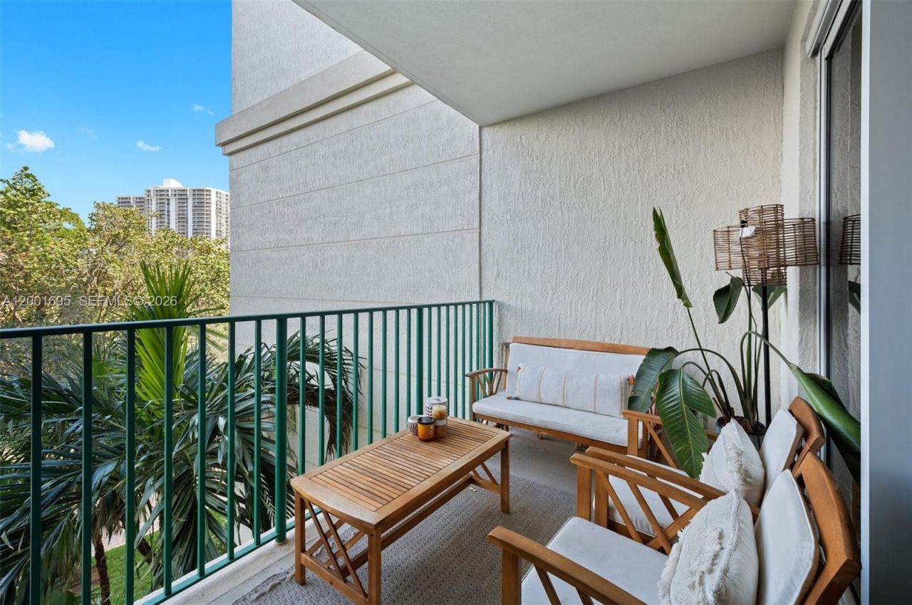 20000 E Country Club Dr, Unit 314, Aventura, FL 33180 Photo