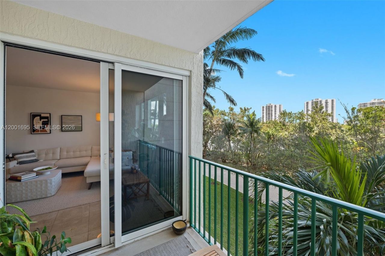 20000 E Country Club Dr, Unit 314, Aventura, FL 33180 Photo