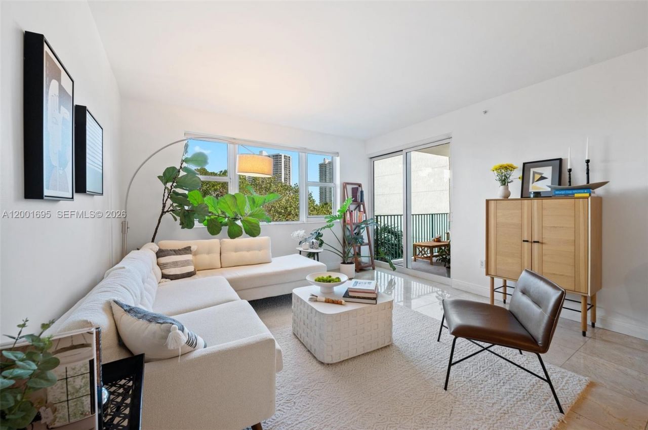 20000 E Country Club Dr, Unit 314, Aventura, FL 33180 Photo