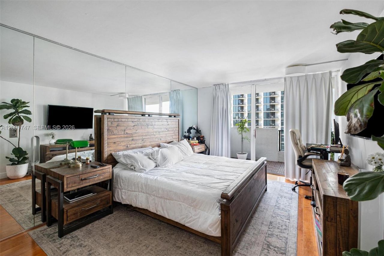 555 NE 15th St, Unit 26F, Miami, FL 33132 Photo