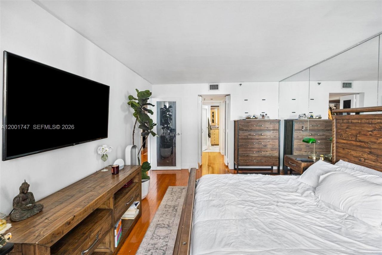 555 NE 15th St, Unit 26F, Miami, FL 33132 Photo