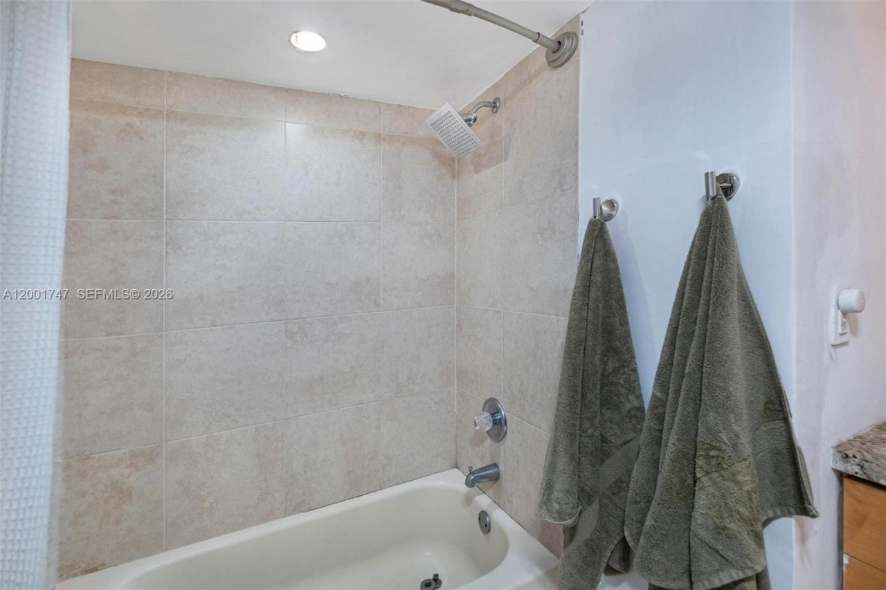 555 NE 15th St, Unit 26F, Miami, FL 33132 Photo