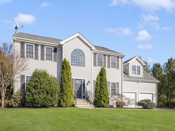 15 Willow Creek Dr, Attleboro, MA 02703