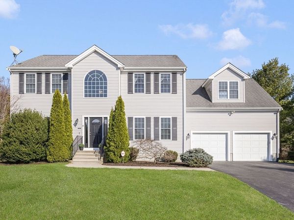 15 Willow Creek Dr, Attleboro, MA 02703