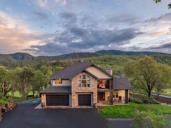 6200 Old Stage Road, Central Point, OR 97502