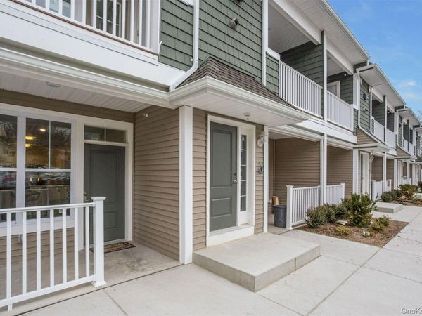 1046 New York Avenue , Unit 6, Huntington Station, NY 11746