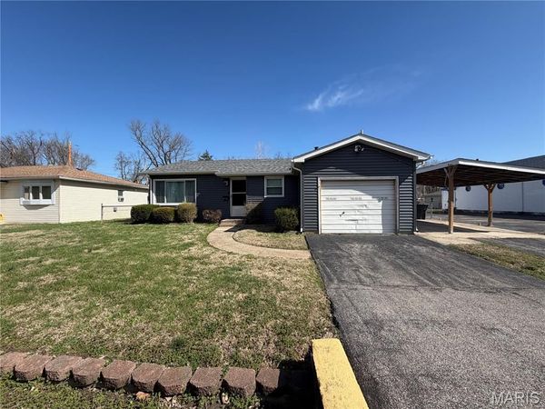 8303 Bluff Street , East St Louis, IL 62203