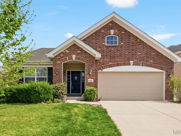 12425 Bur Oak Drive, Maryland Heights, MO 63146