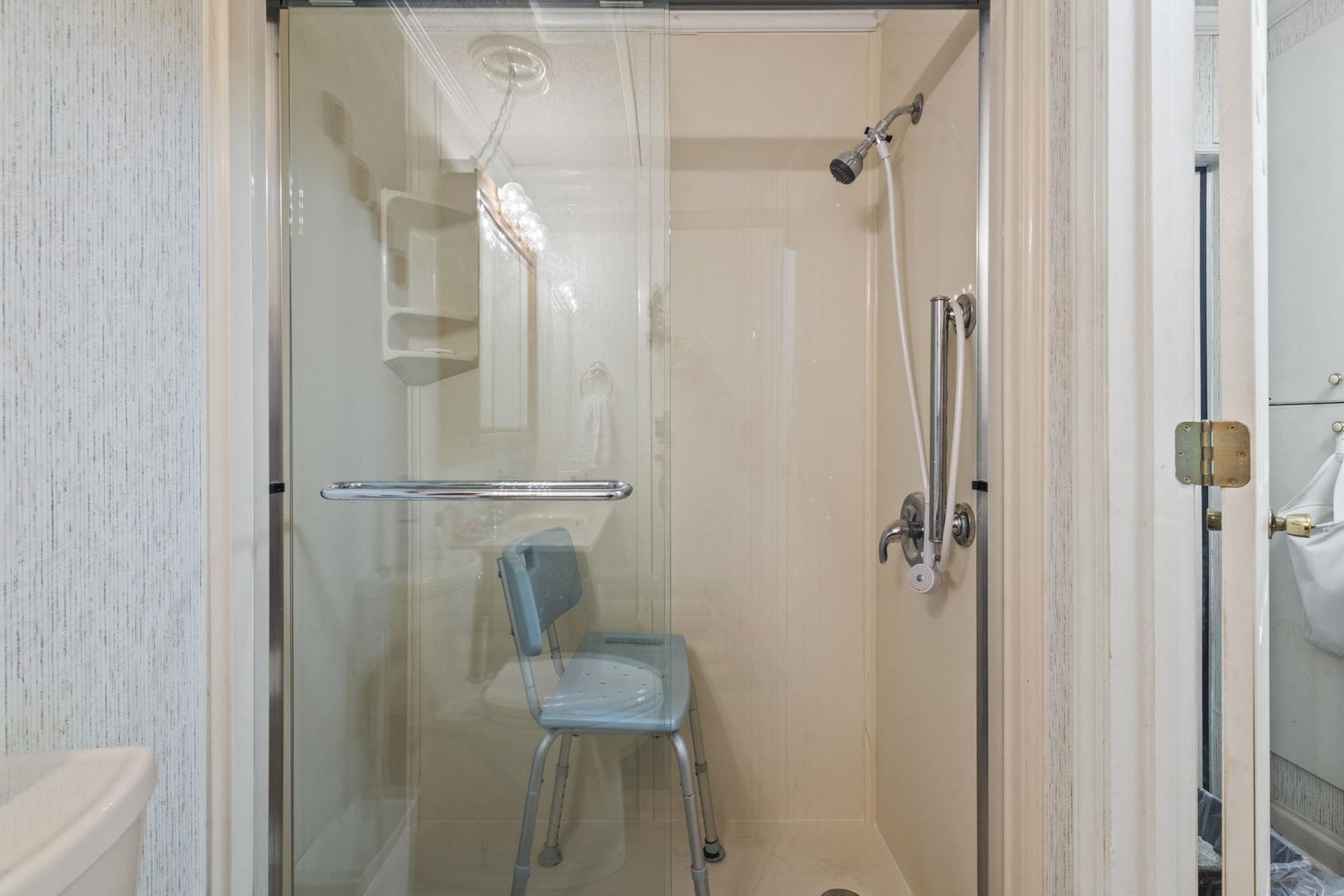 812 Waterview Dr. Photo 5