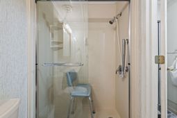 812 Waterview Dr. photo 4