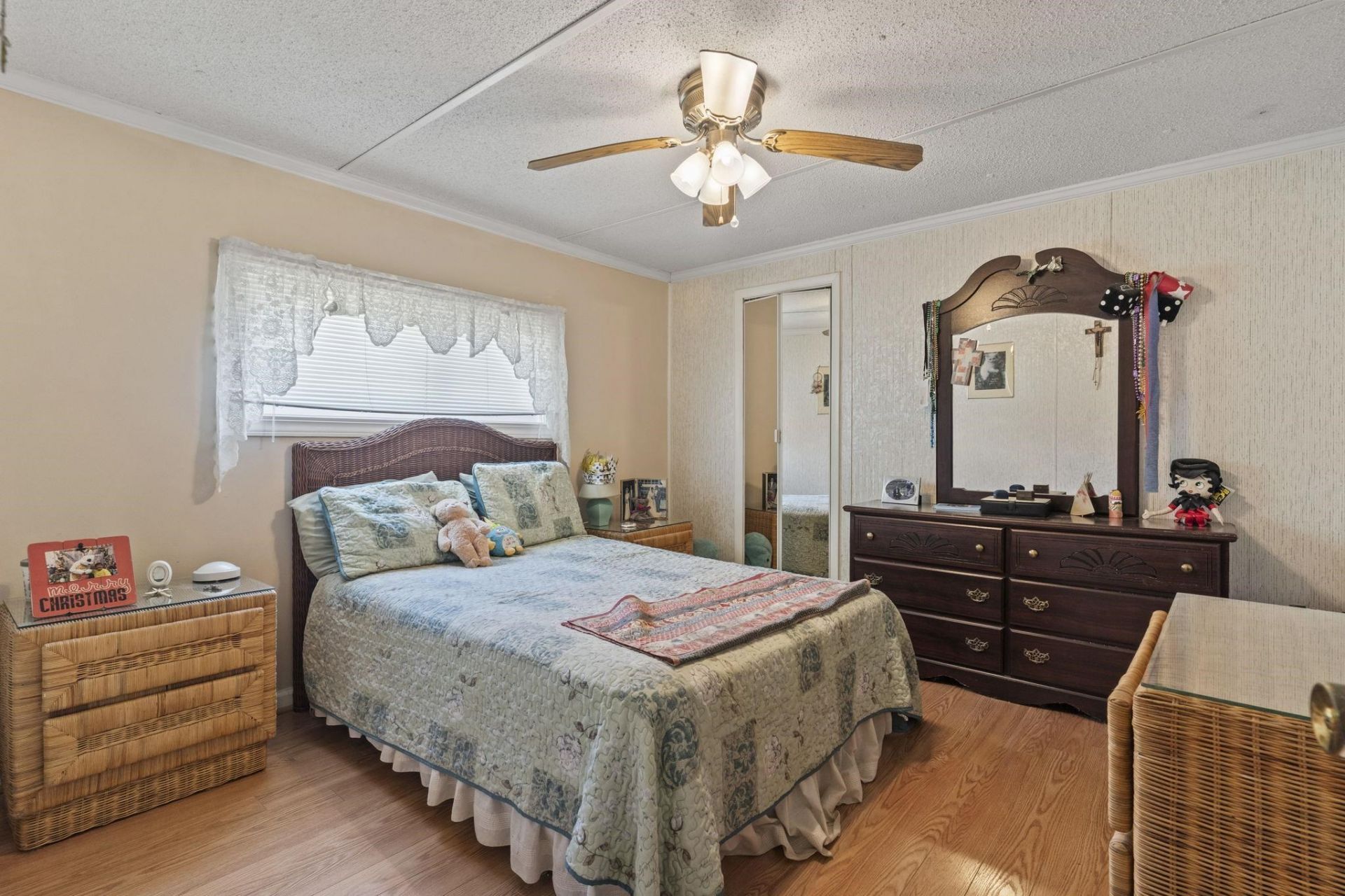 812 Waterview Dr. Photo 8