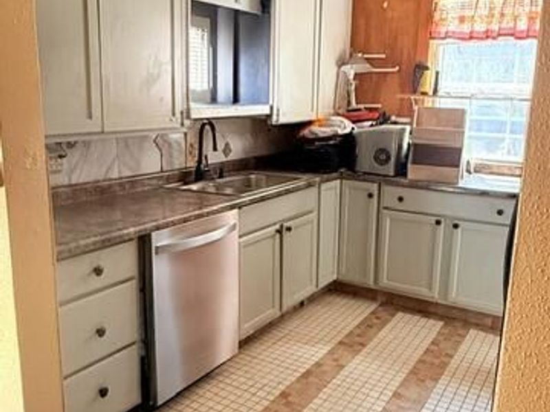 452 N Bechtle Avenue, Springfield, OH 45504 Photo 6