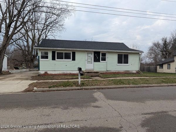 215 E 2nd North Street, Laingsburg, MI 48848