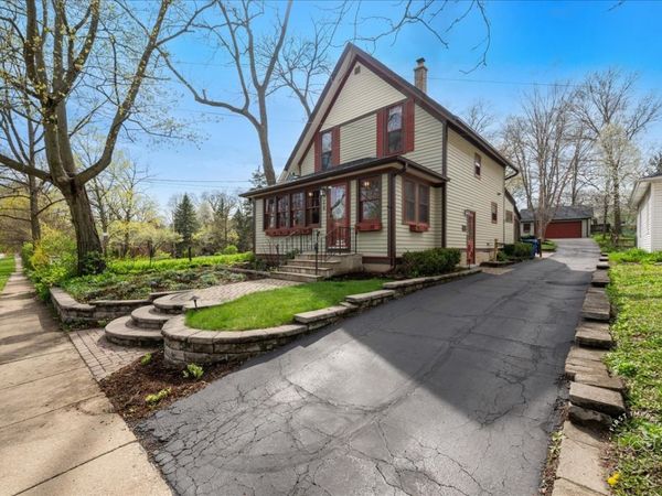 218 S 1st Street, Geneva, IL 60134