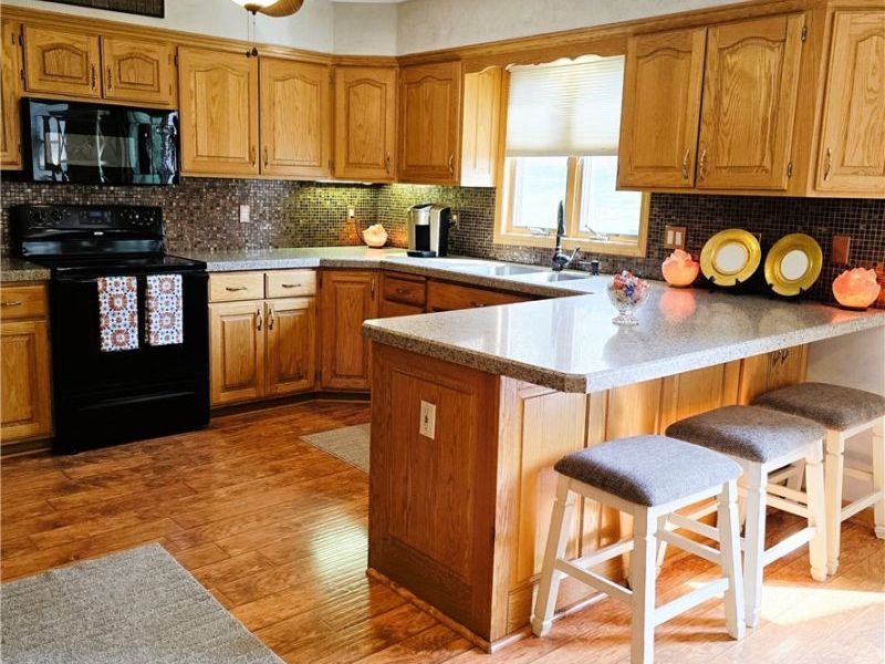 8420 Hunting Drive, North Royalton, OH 44133 Photo 2