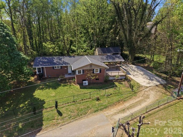 409 Walnut Place NE, Lenoir, NC 28645