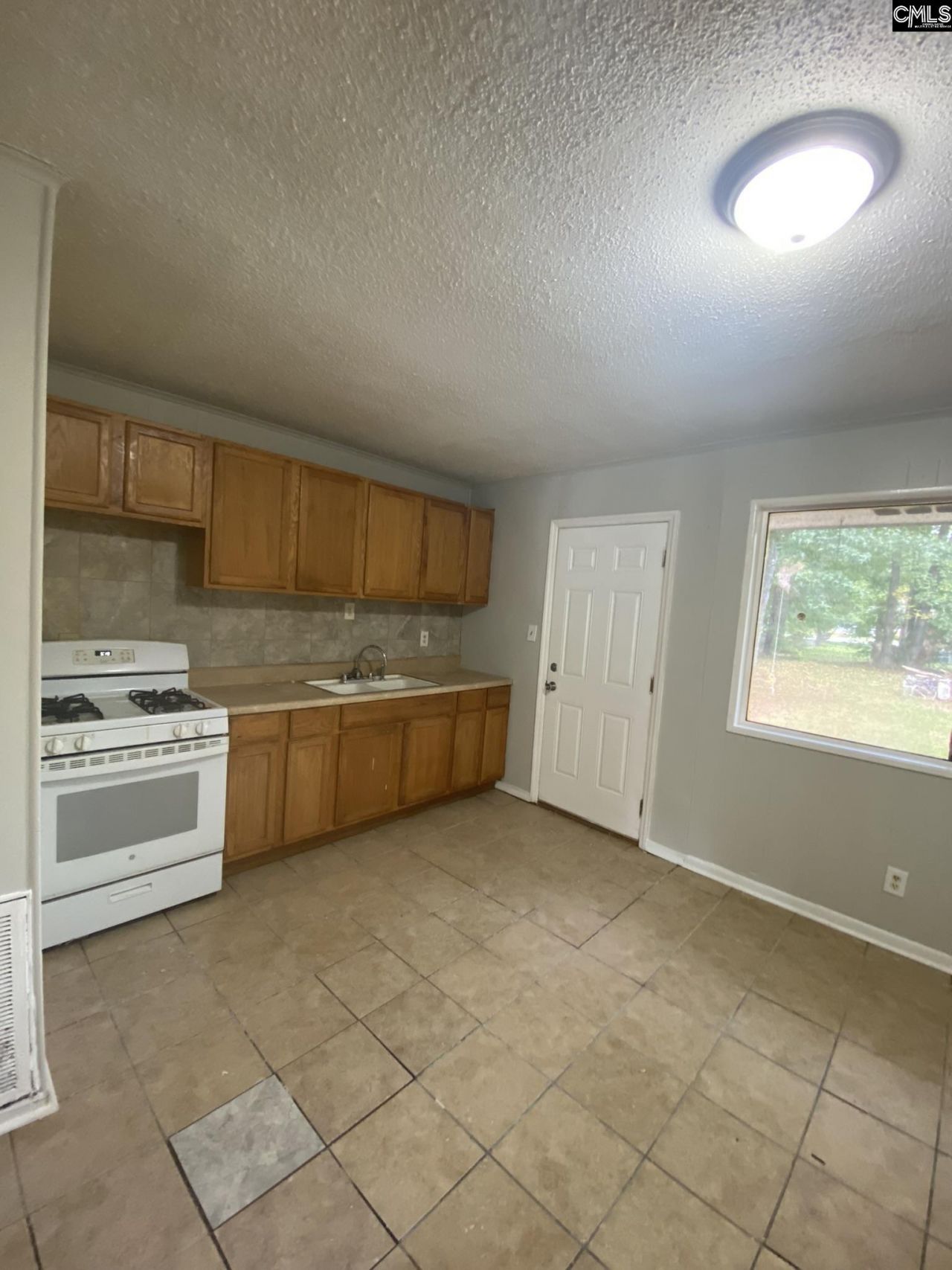 514 Hudson Circle  Photo 6